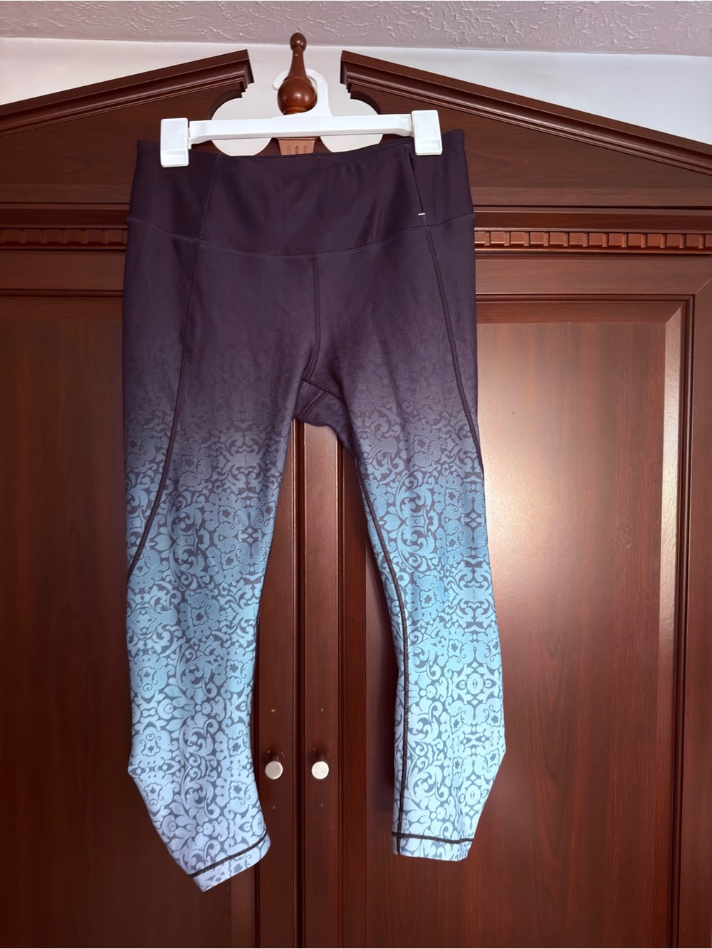 CALIA by Carrie Underwood Ombre Blue to Navy Patterned Leggings